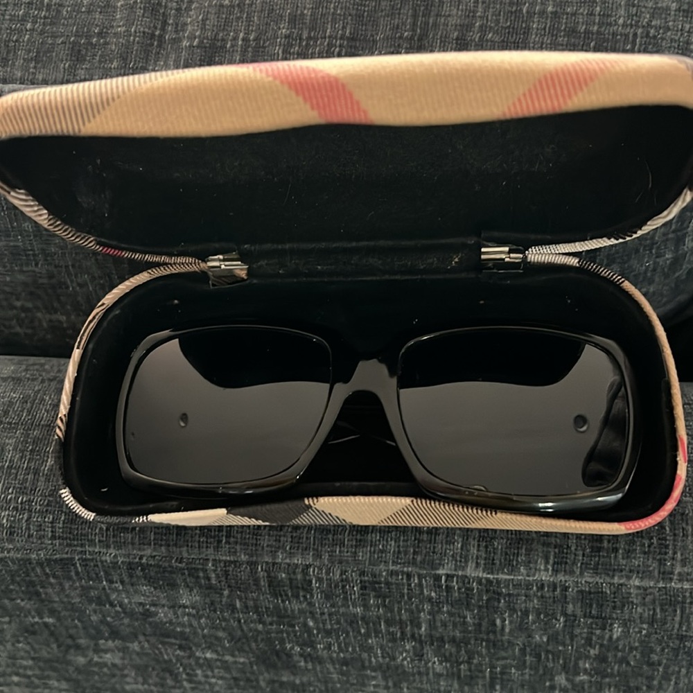 Burberry Sunglasses Tortoise Shell Style with Case
